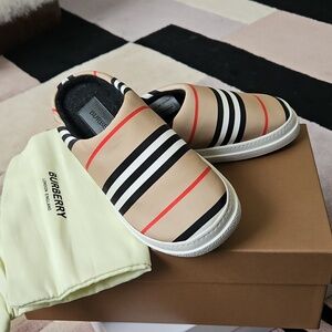 Burberry Plaid CheckSlip On Shoes Loafers New/box tag Retail +900 Sz 36 Us 6